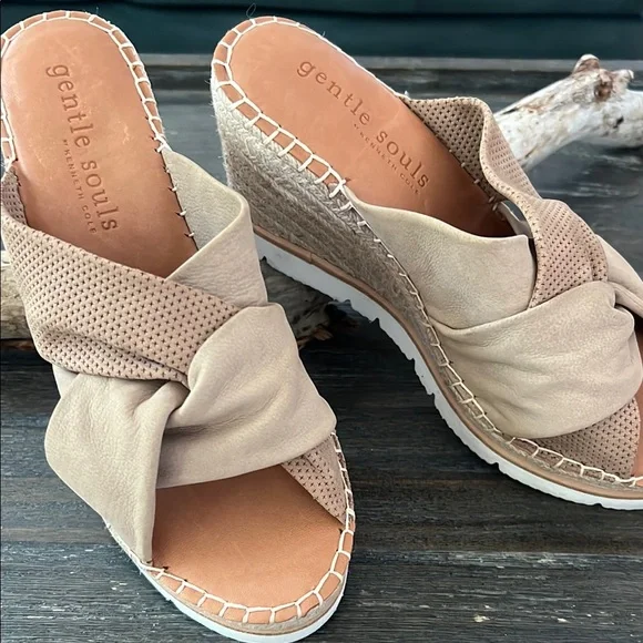 Gentle Souls Beige Knot Wedge Sandals never worn sz9 - Picture 1 of 6